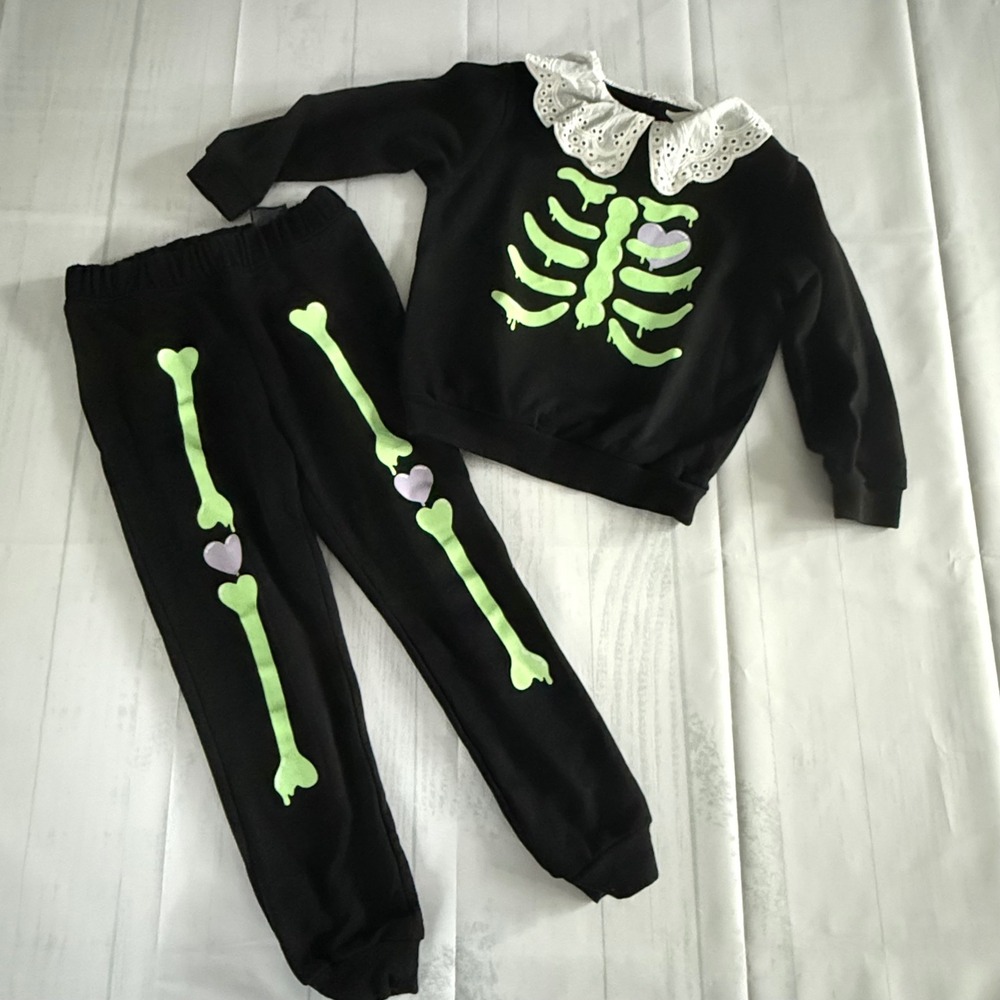 H&M Kids Skeleton Sweatshirt and Joggers Set Black Green Eyelet Collar Size 6